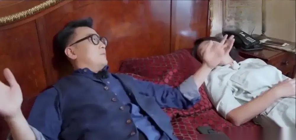 他每天给她送饭，她陪他去郊区抽烟，整整二十年，就是没在一起。俞飞鸿亏掉四千万那会