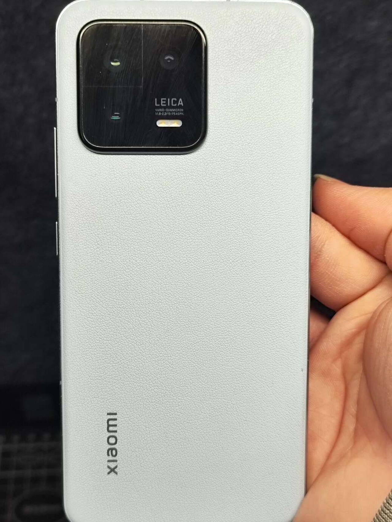 虽然小米发布小米17很久了，但是要说小米口碑翻转的一台手机，小米13必定榜上有名