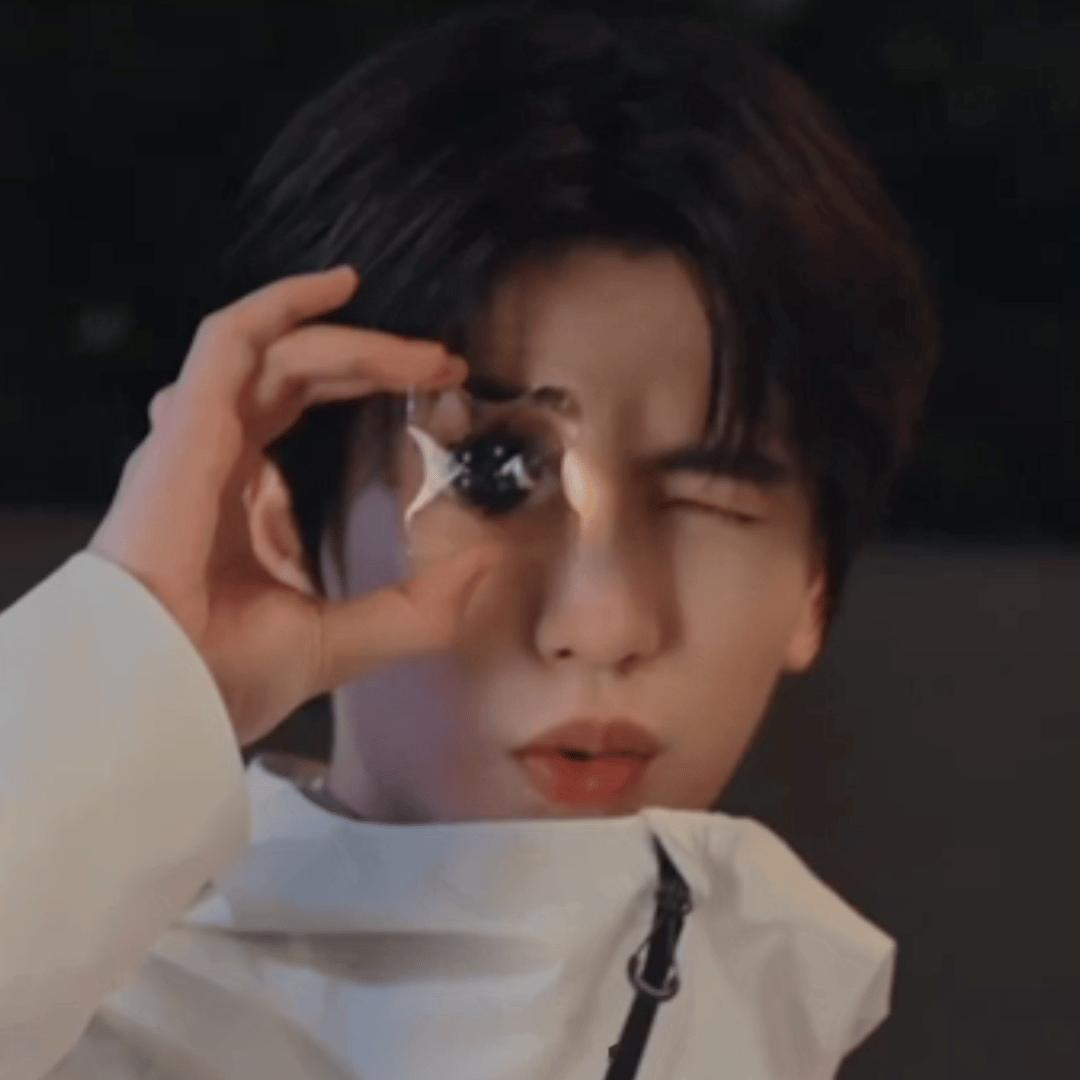 鹅鹅鹅鹅鹅咪的闪亮大眼睛belike： ​​​