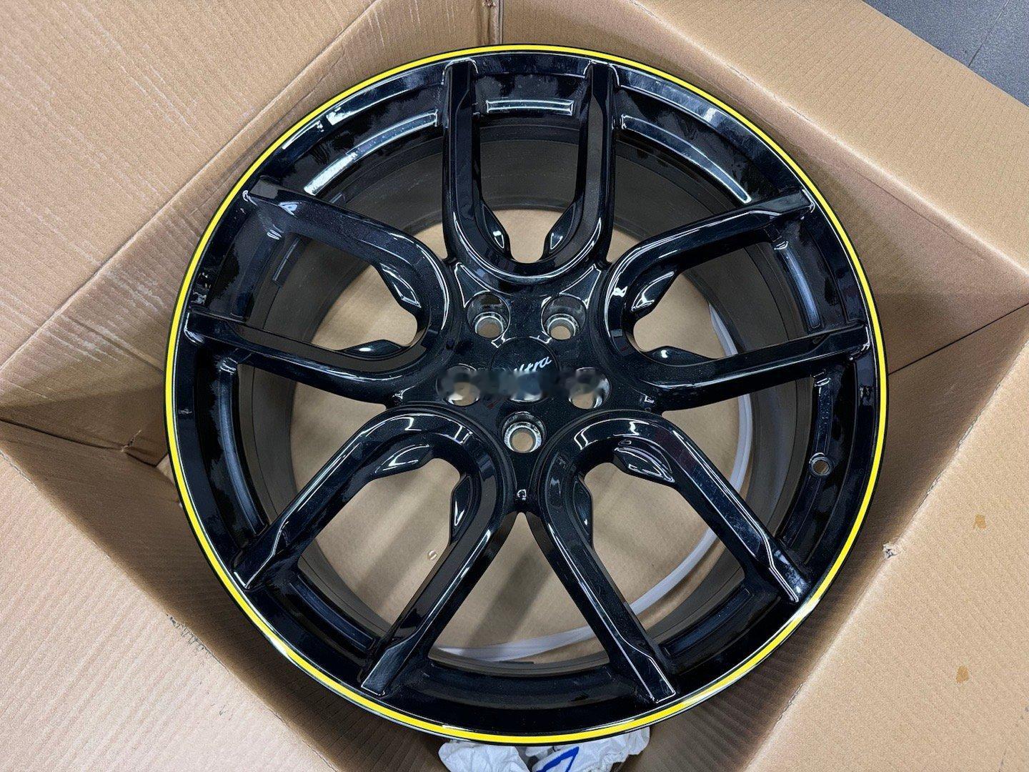 小米su7 ultra 原厂 21寸 需要的大哥来 