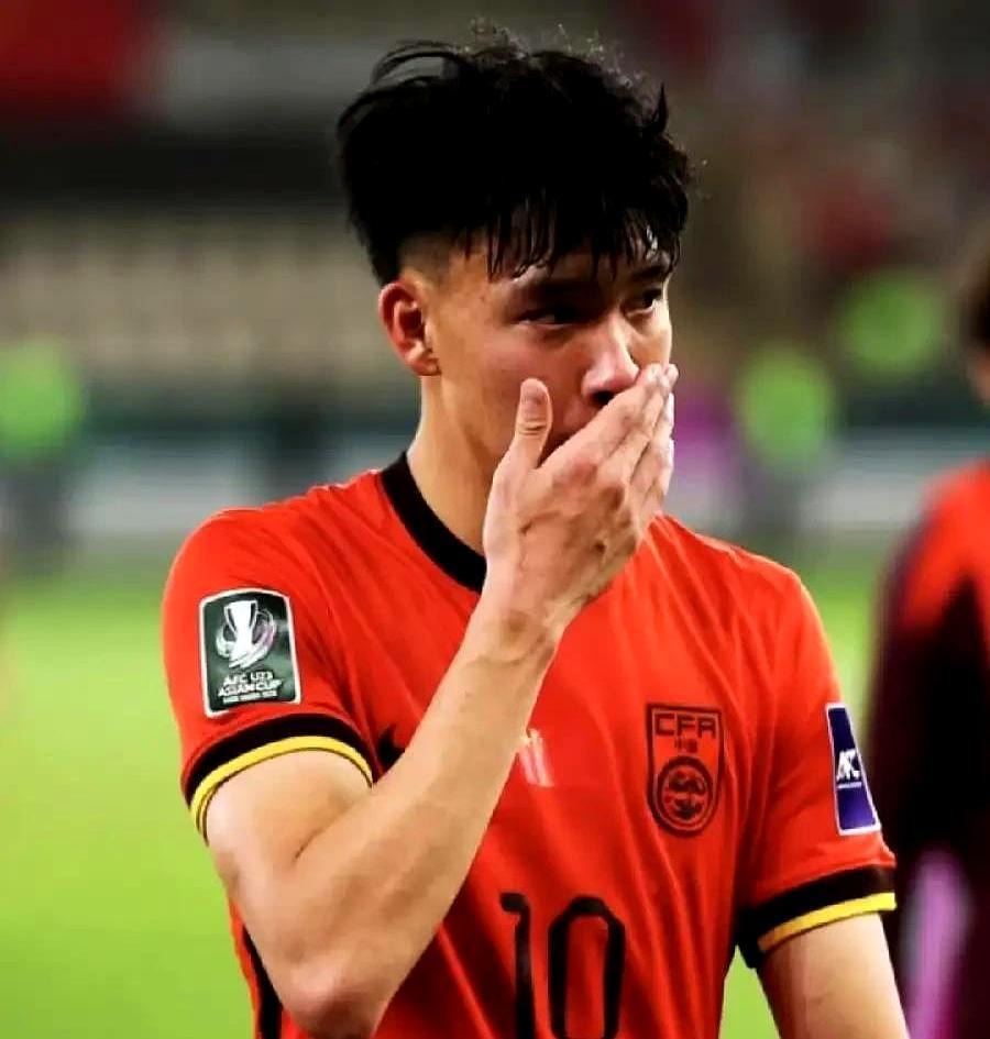 凌晨四点，电视前的球迷被一闷棍打醒：0-4，干脆利落。
 
日本四次射门四次进，