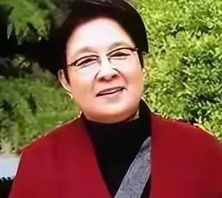 乐坛：28
音乐霸凌的危害一艺人心里压力 

音乐霸凌是指在音乐行业中，艺人之间