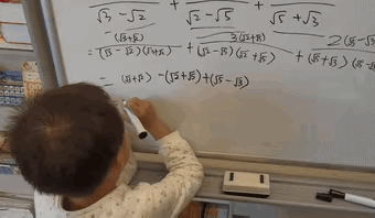 图一：数学天才，这个该怎么形容呢？
图二：真爱是不是啊？必须要铲屎官喂的才吃吗？