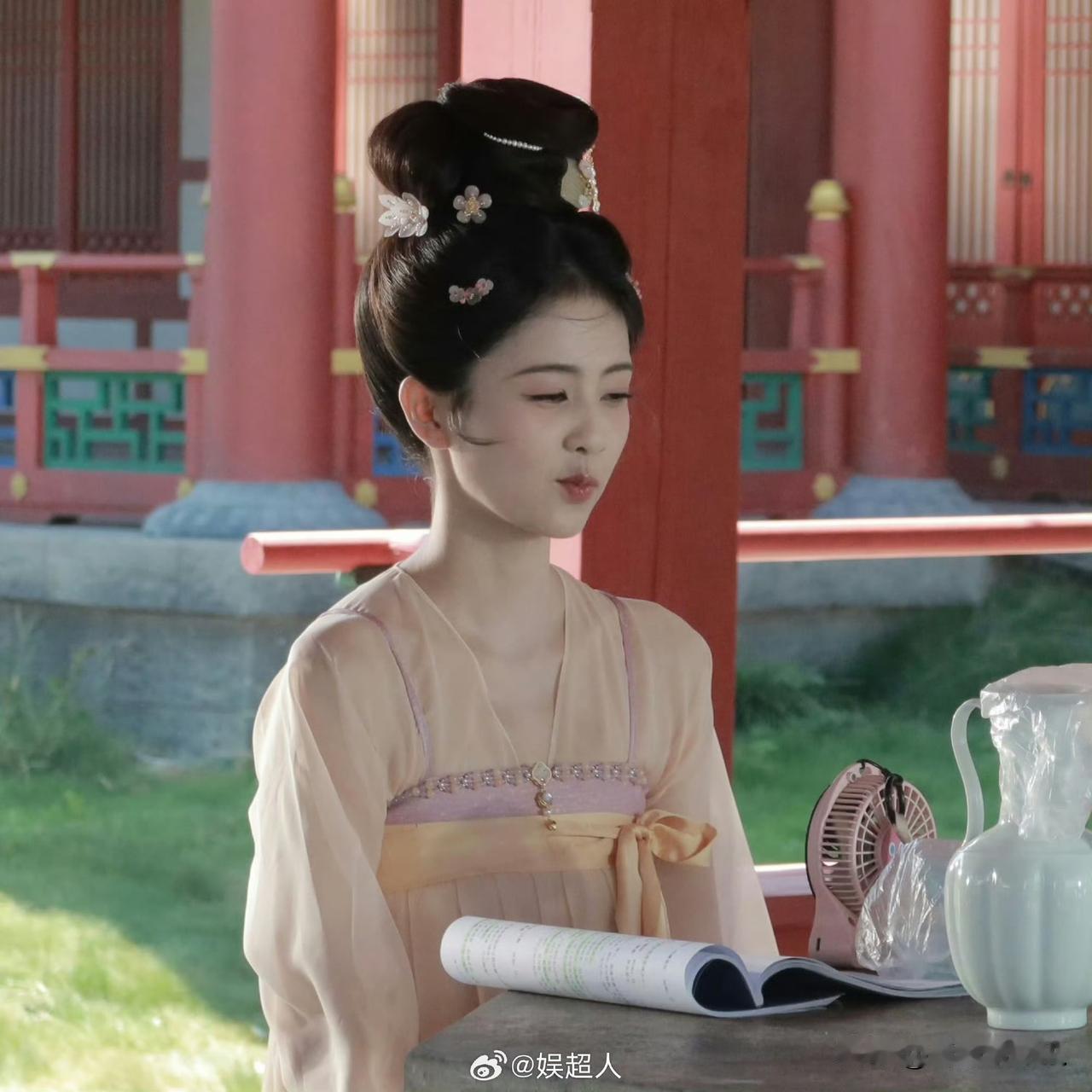 白鹿大概率会换团队
但不会换公司，这是续约沟通的条件，还有就是他后续会建立自己的
