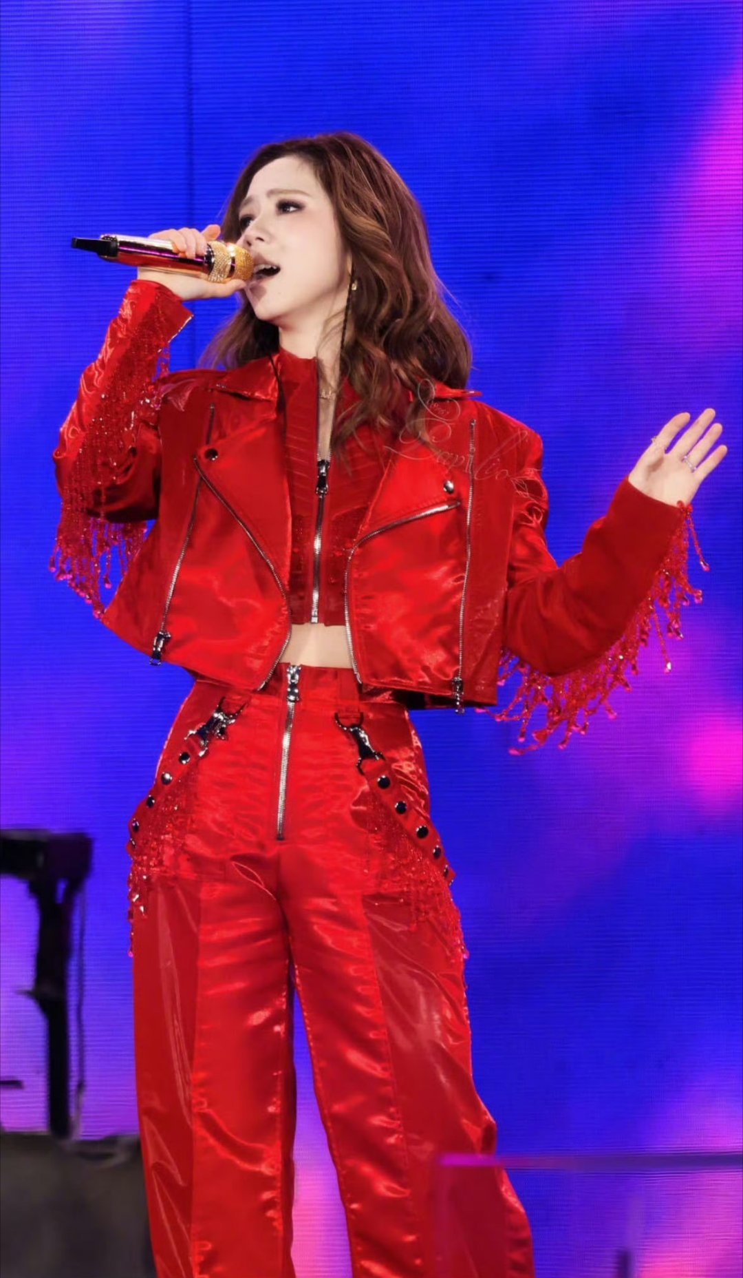 邓紫棋大巨蛋开出150场邓紫棋在台北大巨蛋正式解锁单轮巡演150场！恭喜解解达成