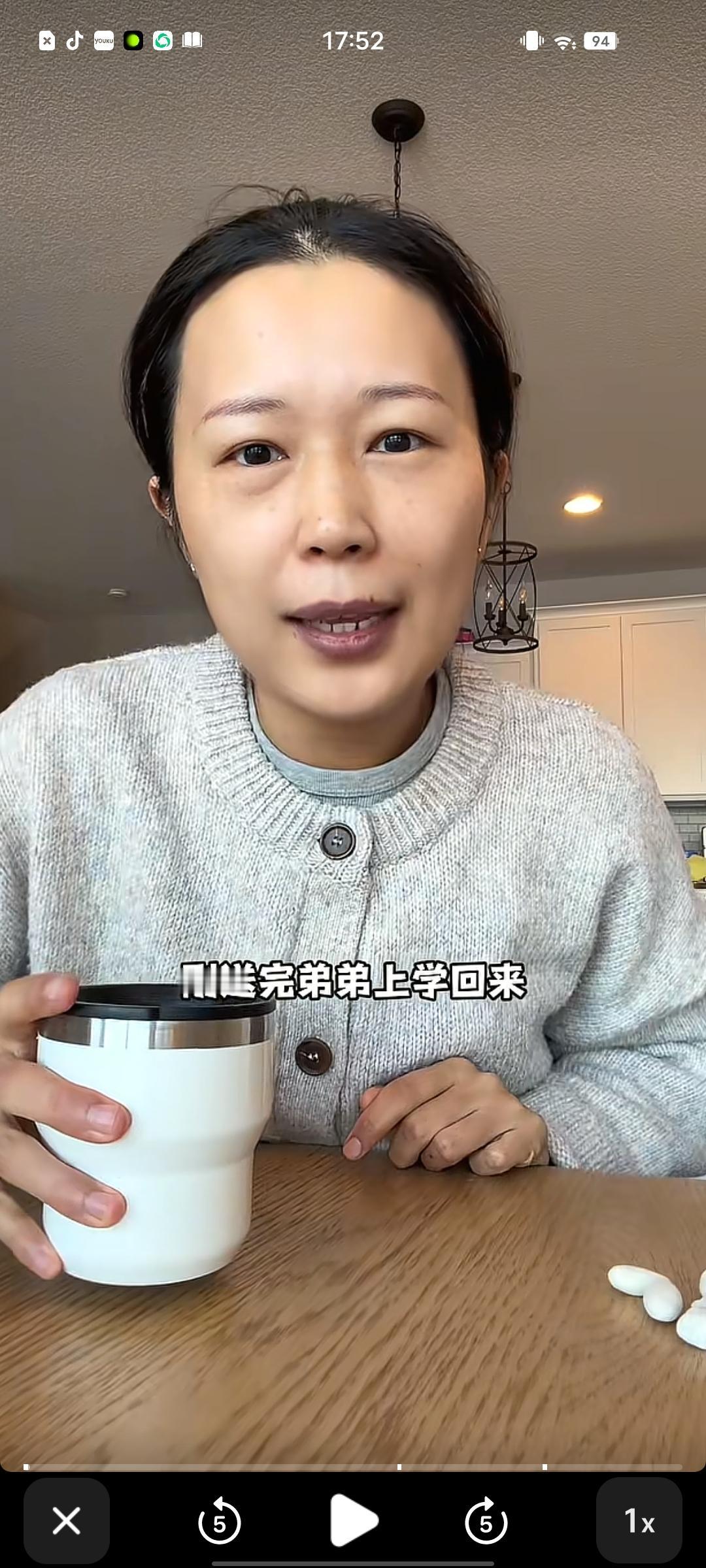 小黄远嫁美国:小黄嘴唇发紫，粉丝们担心不已

我都是看了评论区，小黄最近的脸色真