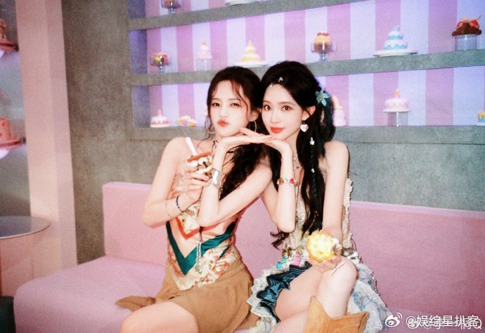李一桐孟子义对我眼睛很好李一桐孟子义民国旗袍造型 李一桐穿旗袍自带书卷气，唱跳时
