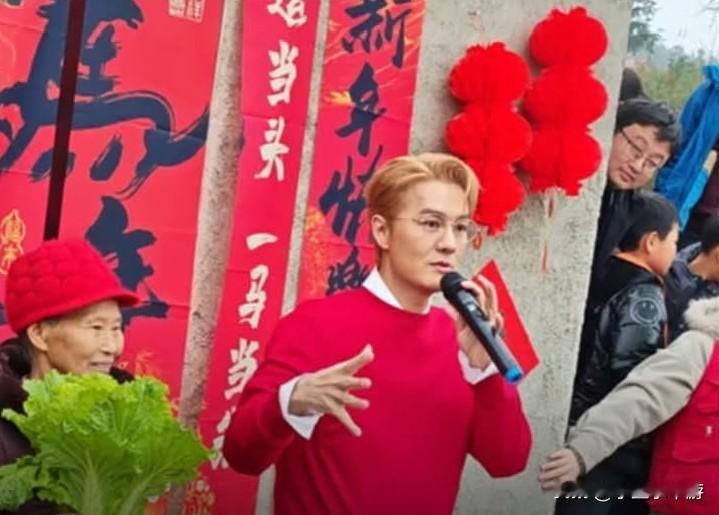 吴克群“贵州助农”爆火 馆长喊话：两岸都是同胞、别兵戎相见
 
中国台湾华语歌手