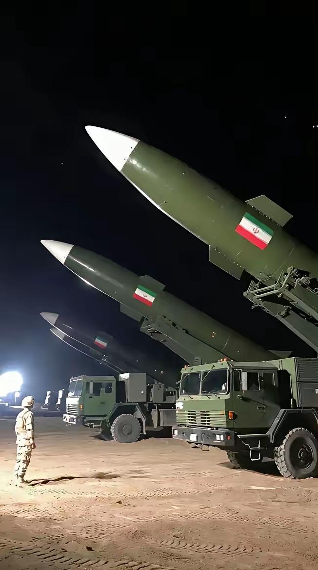 伊朗亮出超级电容器导弹发射黑科技，全程无热源不说，还能让导弹在半空中引爆，这下美