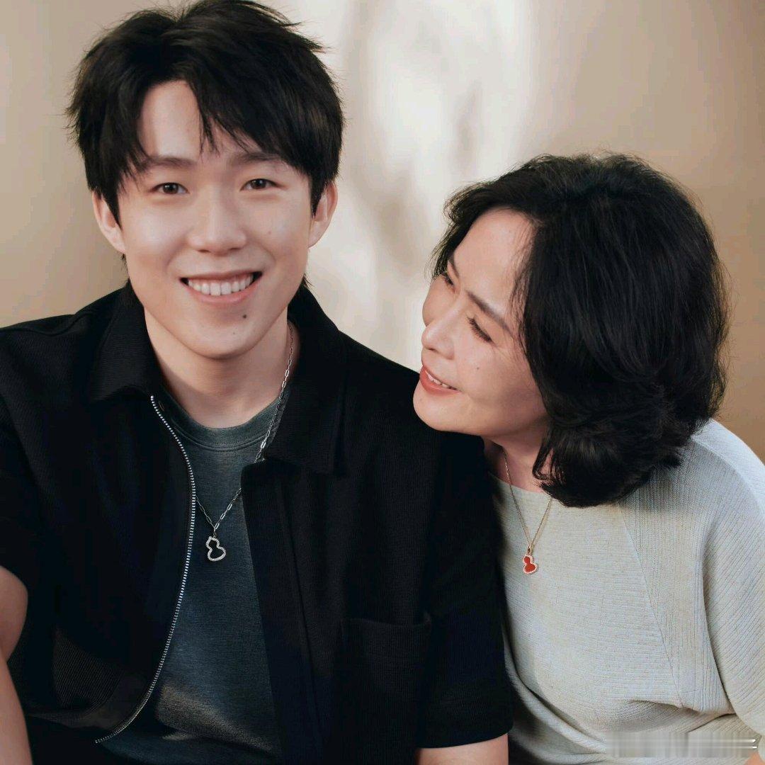 王楚钦守护平凡母爱妈妈是个文艺人