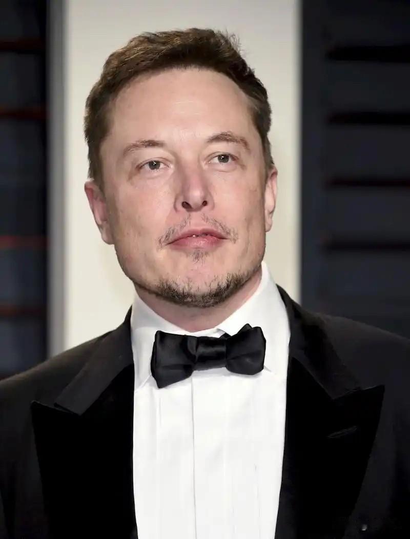 我怀疑过马斯克是有新欢了，
怀疑过是嫌女友不年轻漂亮了，
但真的没想到，马斯克分