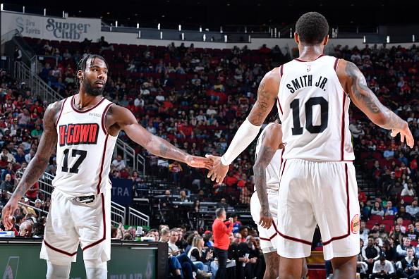 据《The Athletic》的凯利·伊科报道，休斯顿火箭队正在讨论为塔里·伊森