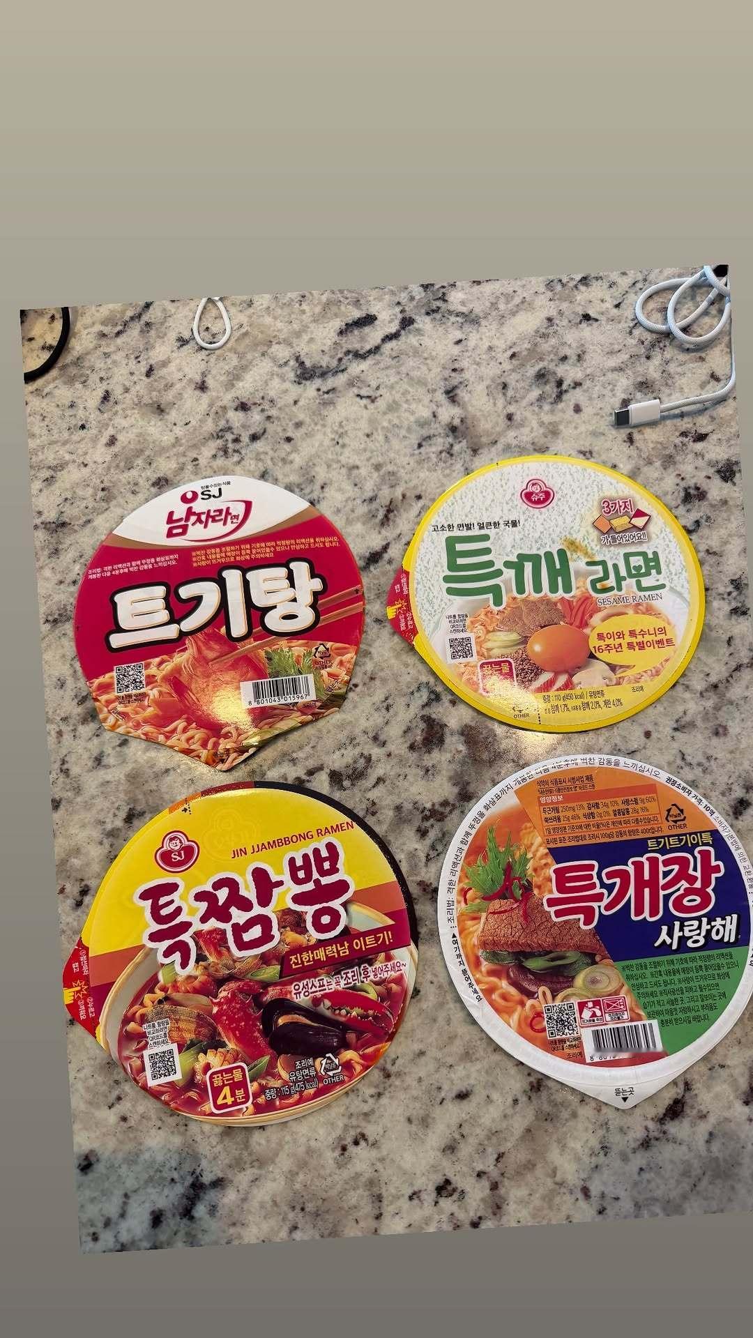 “CB百蓝_。260517利特 ins story更新： 