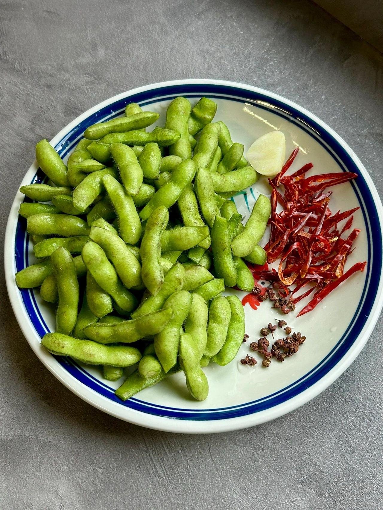 吃了100次凉拌毛豆研究出来的配方，绝了

湖北人夏天的四大饭搭子——油焖小龙虾