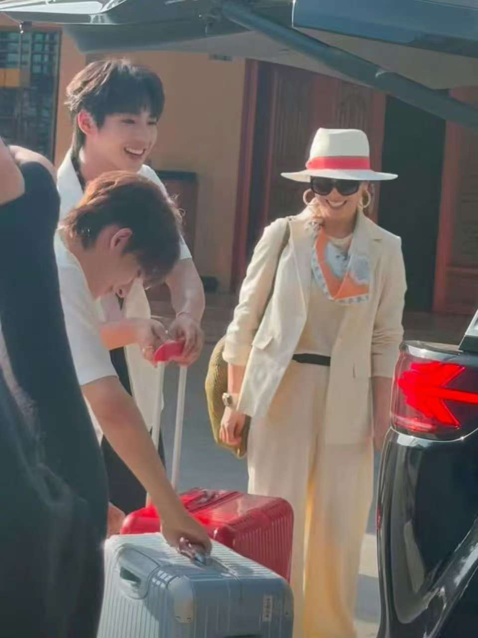 刘涛[超话]刘涛颜安余宇涵综艺再合体刘涛颜安余宇涵新综艺路透刘涛、颜安、余宇涵又