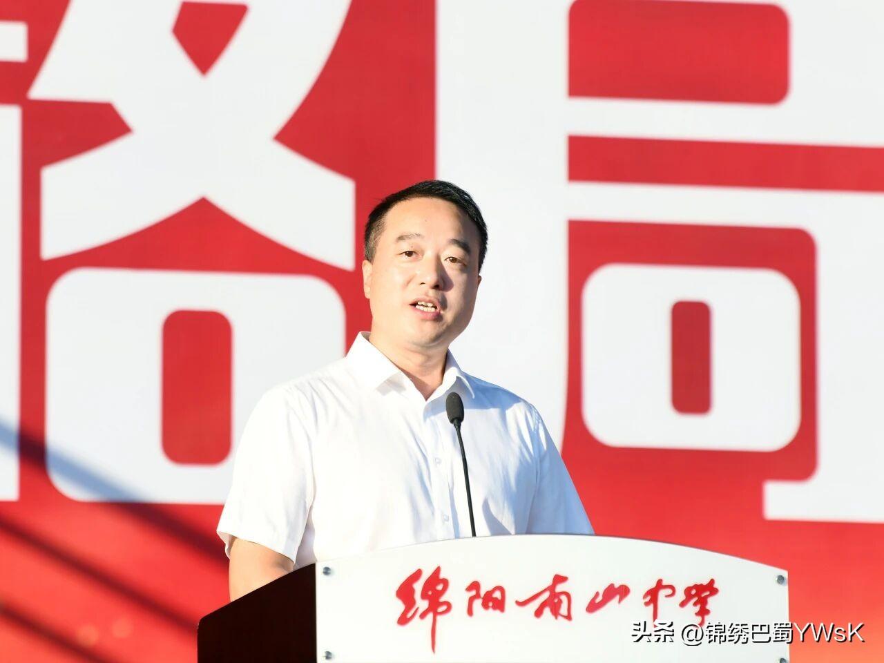 蒋忠｜四川省绵阳南山中学新任党委书记 
 
基本信息
男，1978年1月生，中共