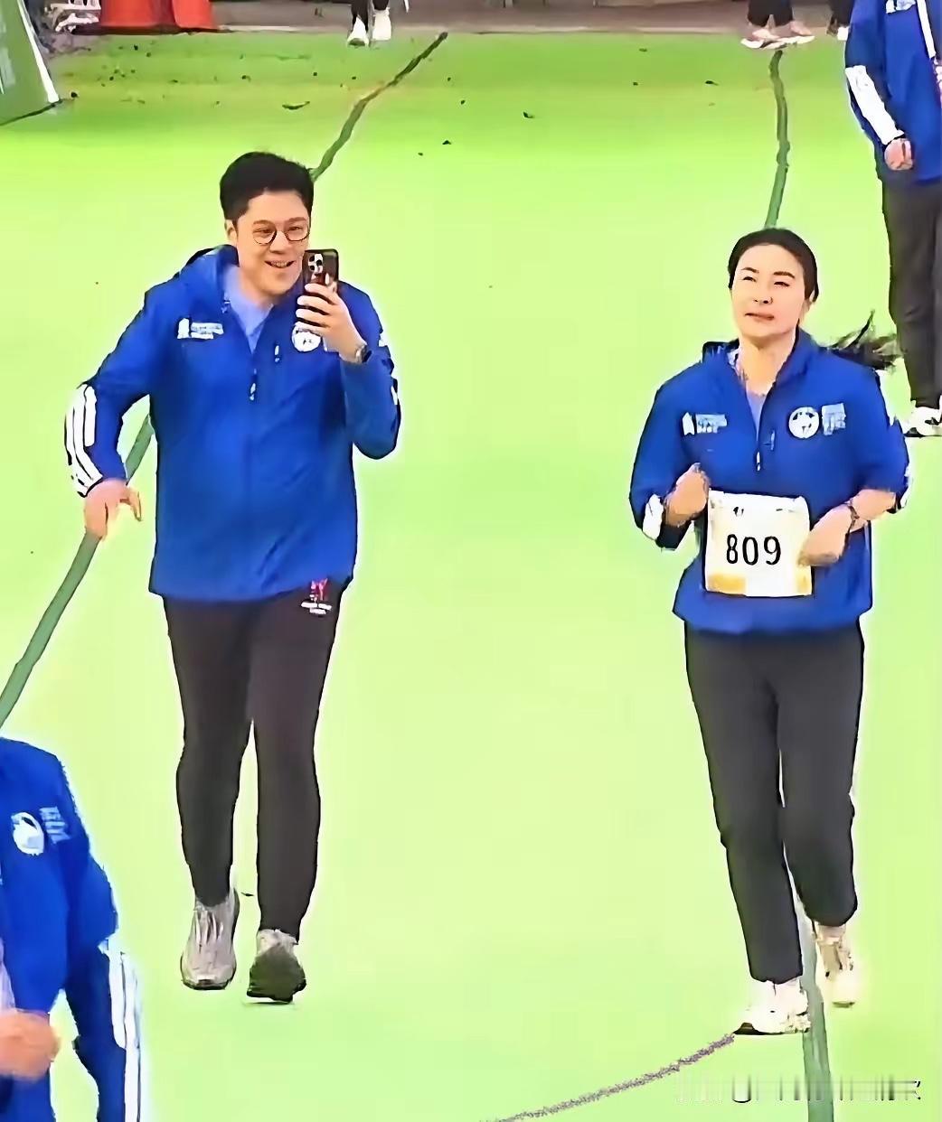 霍启刚啊，霍启刚
你就不能长长志气吗
就算是郭晶晶很优秀，咱也不能每次都跟小