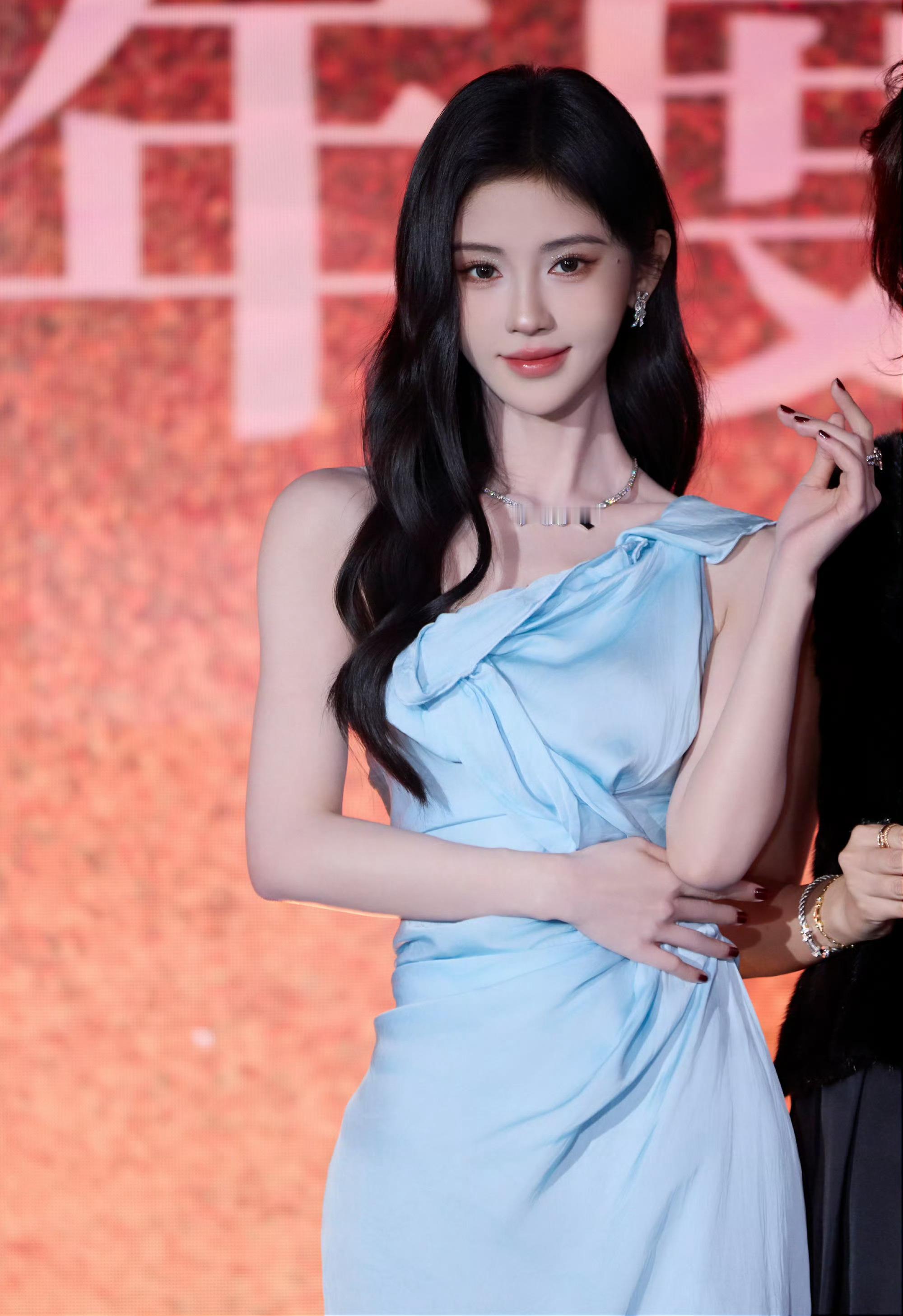 鞠婧祎断更 女顶好好休息，期待惊艳归来💫 