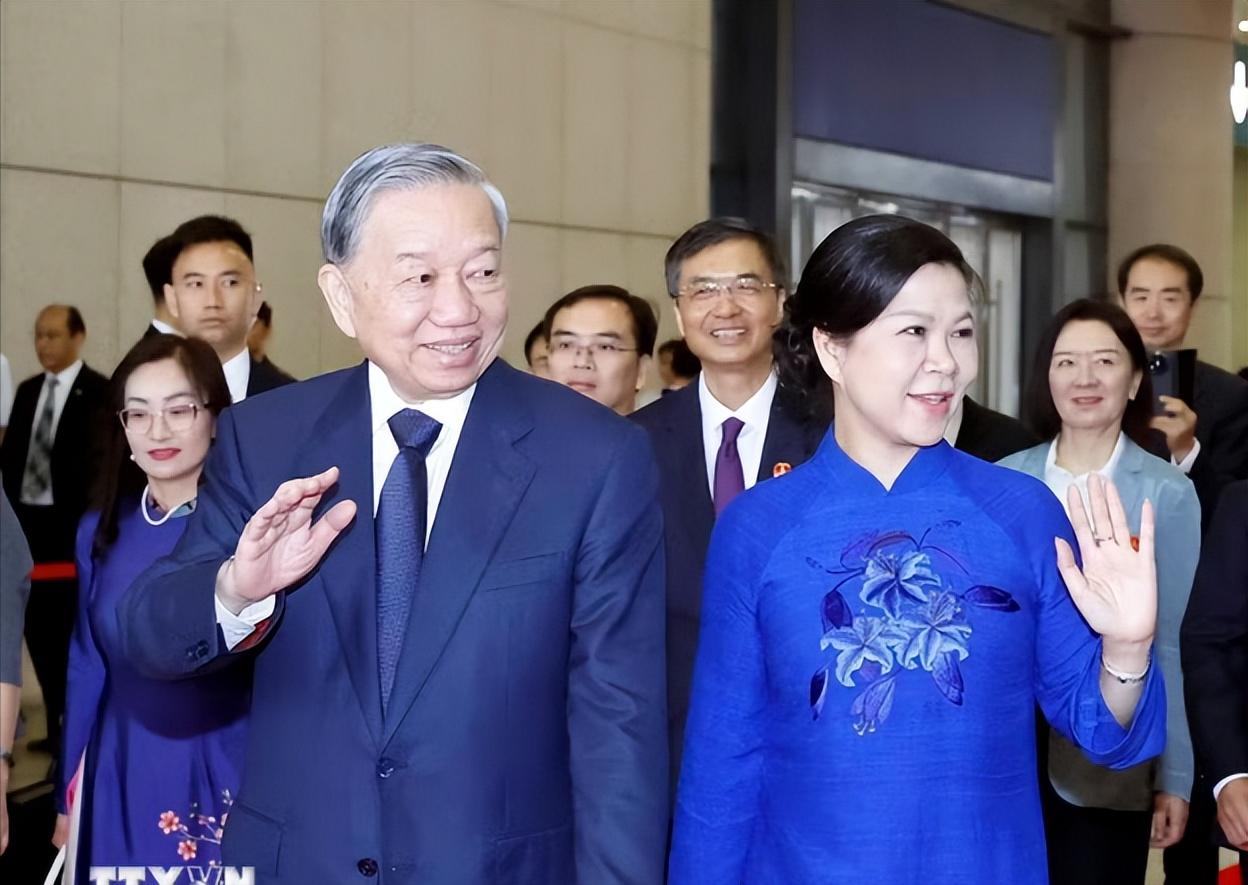 摊牌了！苏林前脚刚登上回国的火车，后脚中越联合声明就砸下来，铁路、矿产、核安全、
