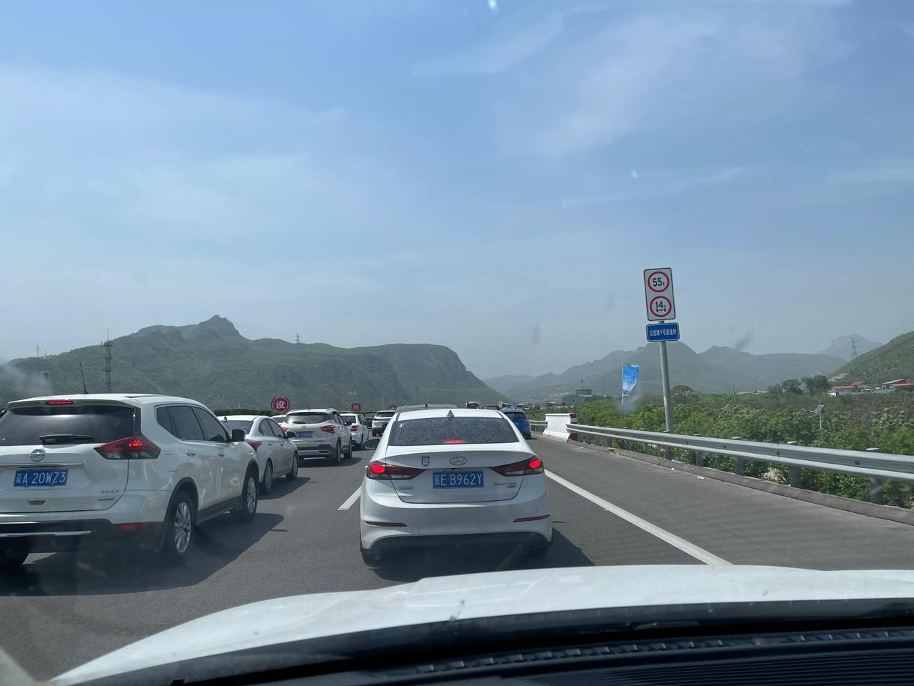 五一回了趟邯郸，感觉邯郸跟有病似的。

五一期间，从北京到邯郸，460km，途径