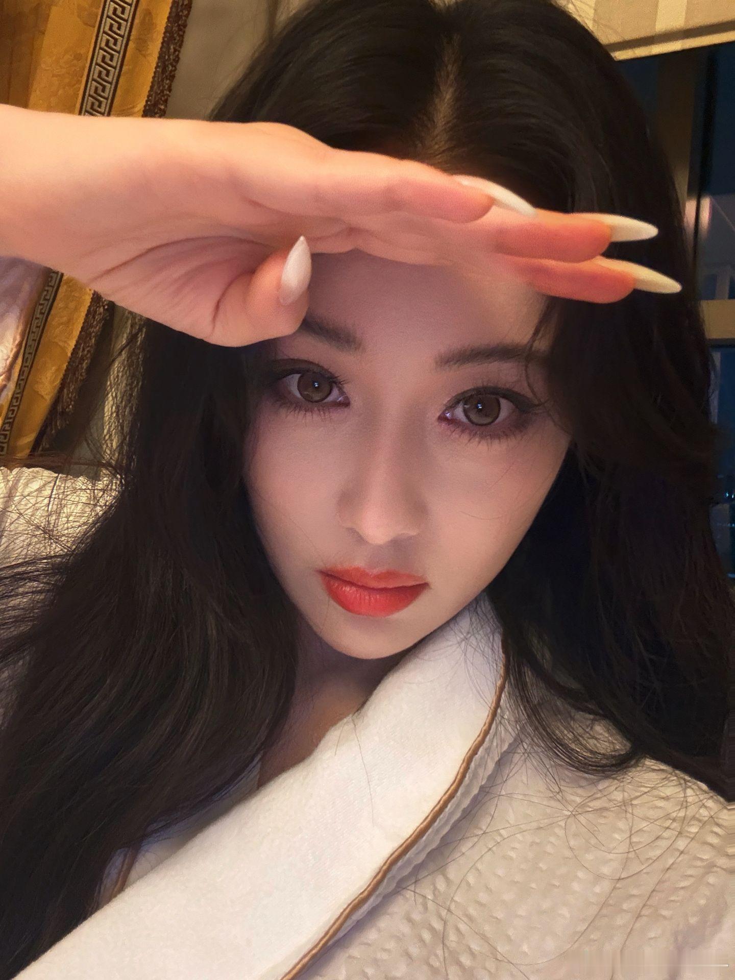 张馨予 华籍美人网友：你是哪里人？张馨予：华籍美人！微博夏日颜究所夏日highl