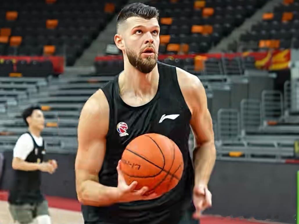 历史首次季后赛广东德比！恩怨对决今晚打响今晚，CBA季后赛迎来重磅对决，广东宏远