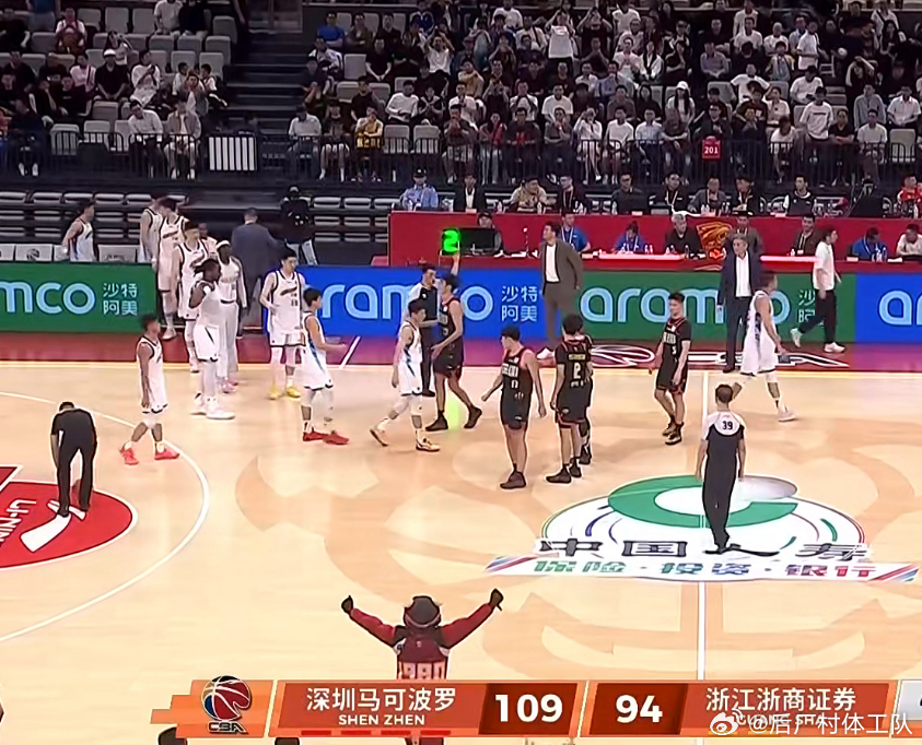 深圳男篮战胜广厦男篮 广厦输给深圳之后，CBA积分榜前两名的差距继续拉大。目前上