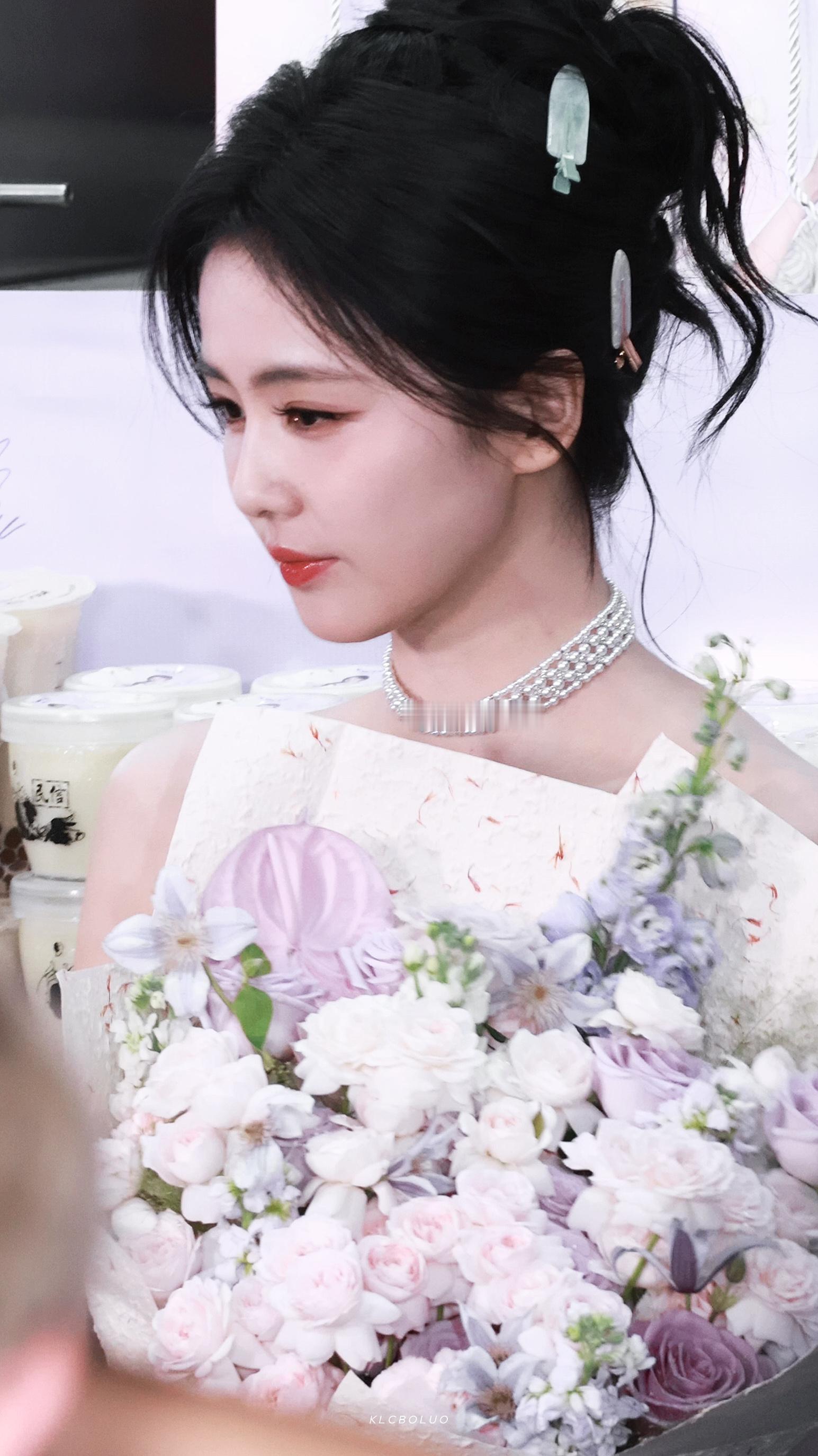 白鹿[超话] 🥀 白鹿开到荼蘼 🥀白鹿王韵娜 还不来找我嘛 那我可忍不住找你