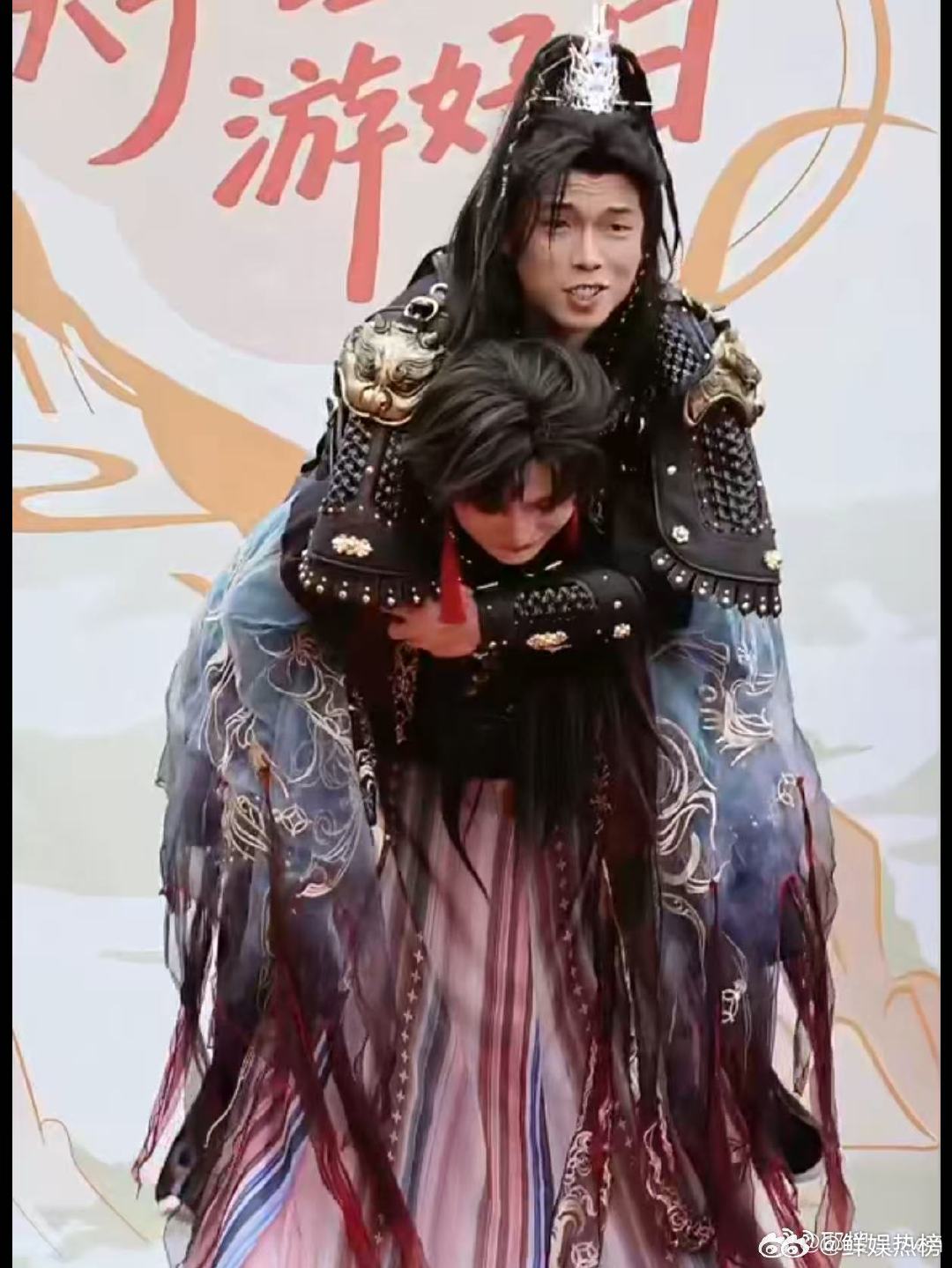 重庆网红NPC线下秒变显眼包重庆网红NPC整活太抽象了 线下游戏现场高能不断，叼