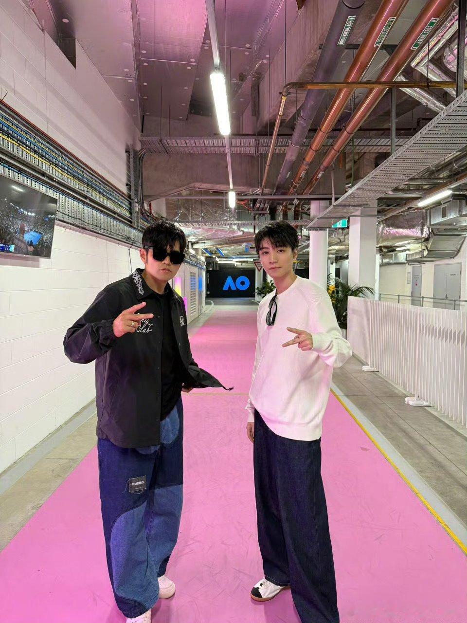 王俊凯的嘴角压不下去王俊凯又幸福了ao 王俊凯又幸福了ao~ 