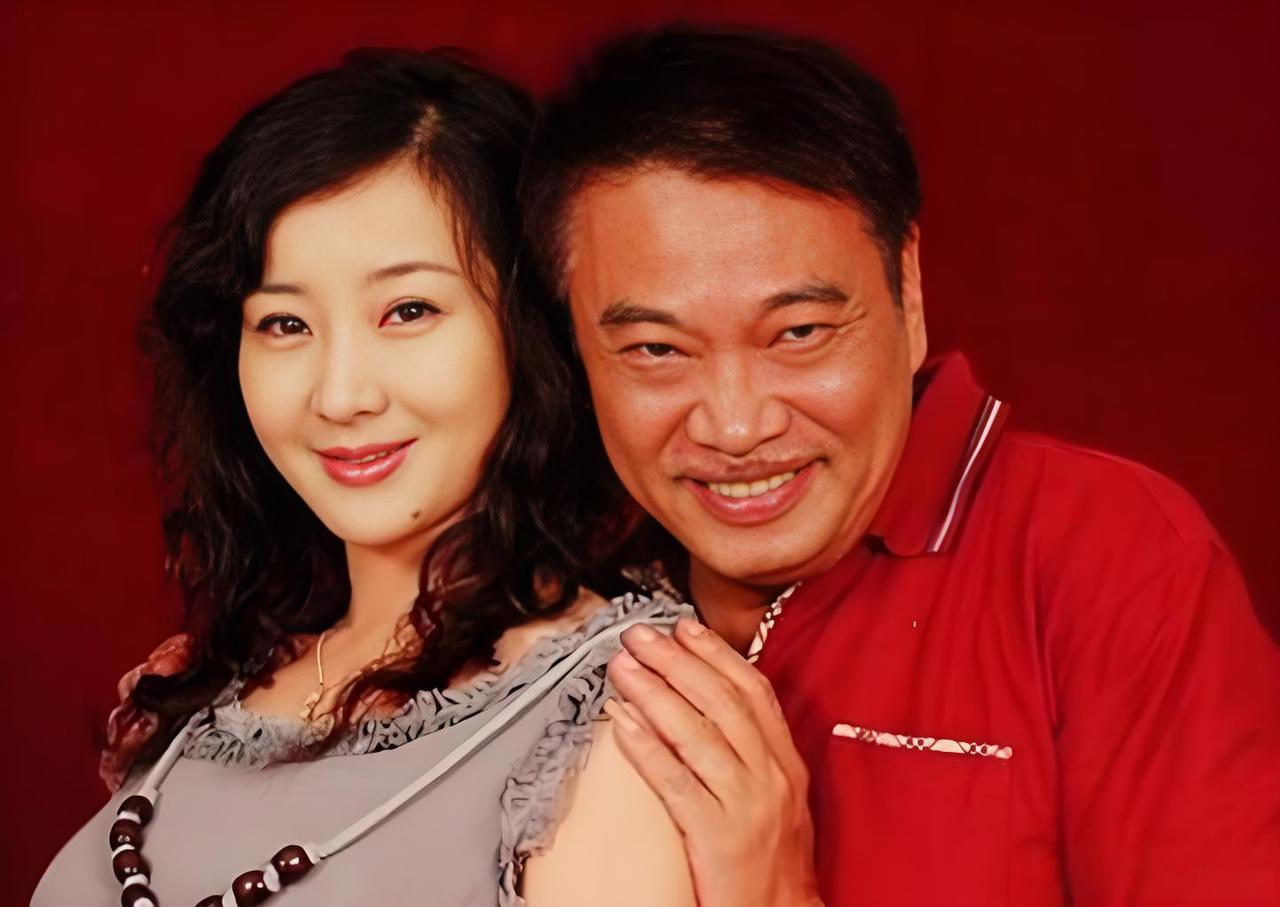 1989年，TVB让已婚的吴孟达去培训新人，可没过多久他带的女演员卢少慈就怀孕了