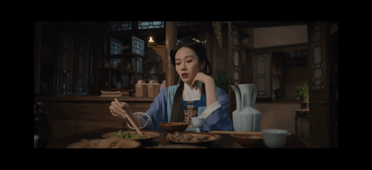前有唇友谊后有旁友情看《芬芳喜事》时，每次阮伶被别人误会，魏双溪都会第一时间站出