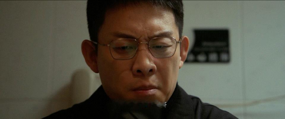 张译新剧哭都不能哭才是真的苦 以法之名 张译的表演让我看到了洪亮内心，面对好兄弟