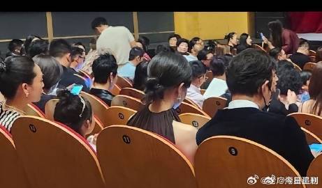 唐嫣罗晋参加女儿幼儿园艺术节唐嫣罗晋最新同框 唐嫣罗晋最新同框 