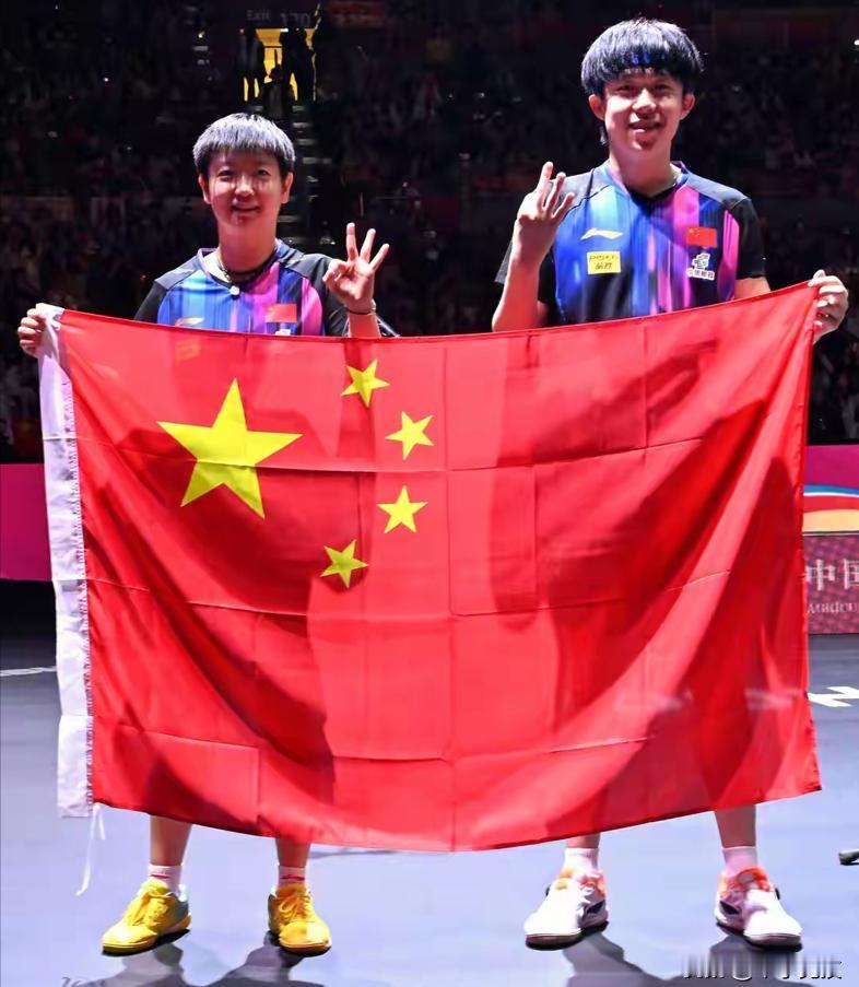 伦敦世乒赛刚结束两天，
王曼昱和梁靖崑被王励勤点名表扬了。
他俩打得并不漂亮，甚