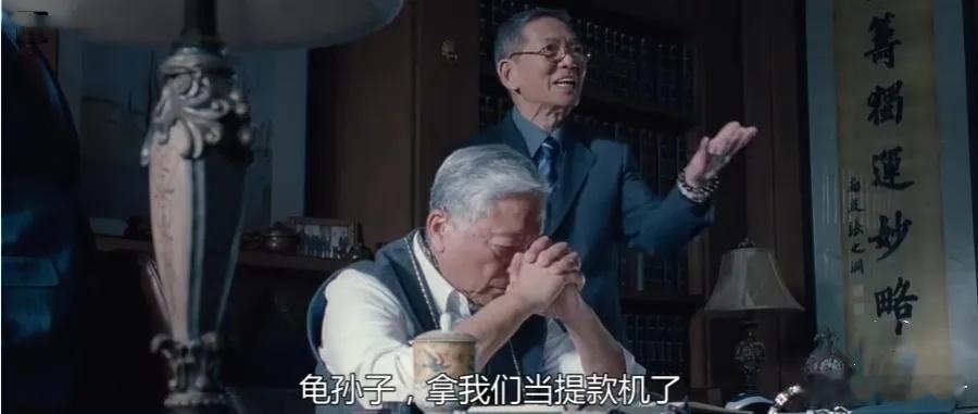 基金饭圈儿的底裤终于被扯掉了你就说这矛锋不锋利吧。 前两天，因为一份开庭公告，昔