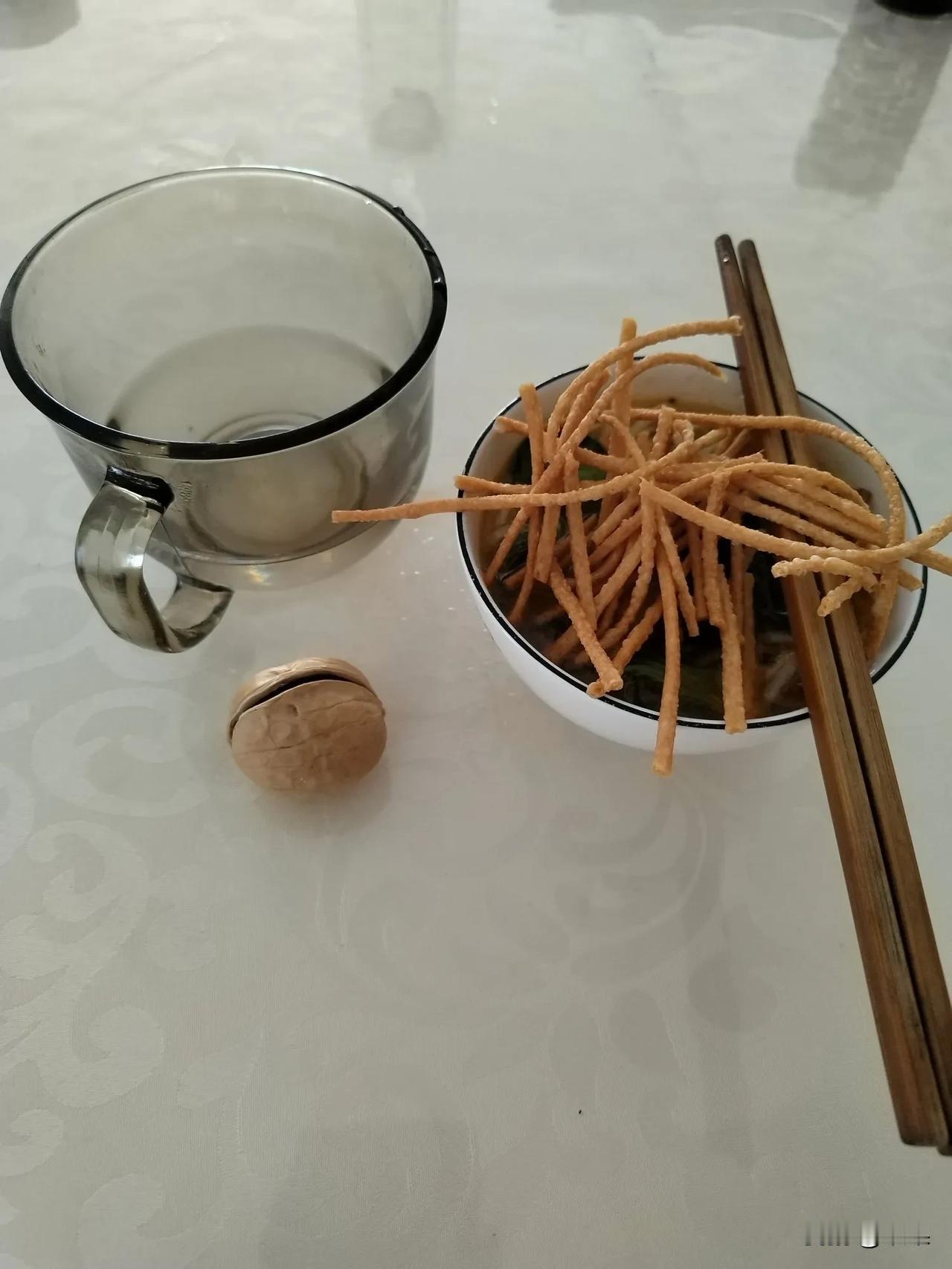 太可笑了，[捂脸]我竟然沦落到这个地步！昨天出去瞎逛，碰见一个老乡大姐。我说想找