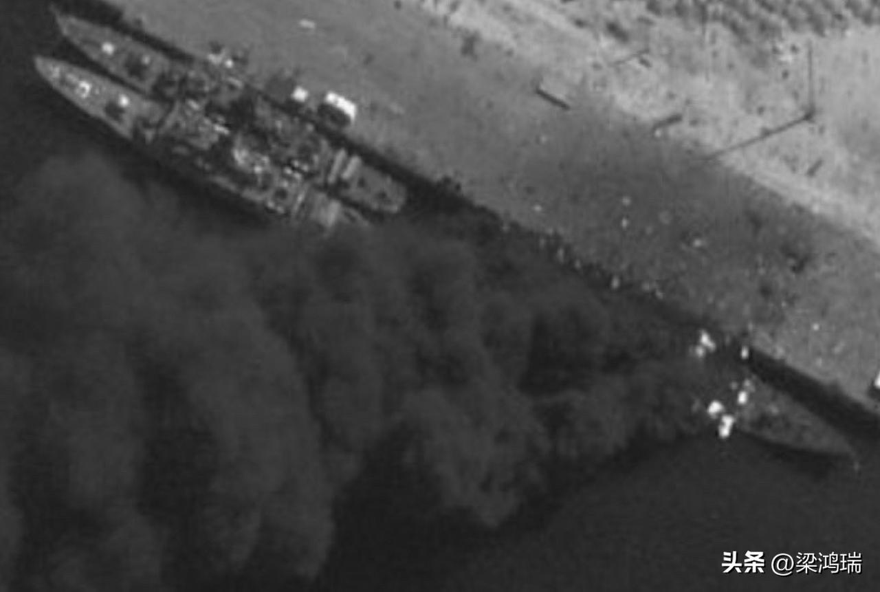 突发新闻：美国刚刚击沉了伊朗的整个海军。但伊朗仍然封锁了霍尔木兹海峡。

美国中