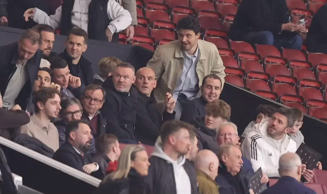 我挺喜欢拉门斯的一点是，明明23岁的年轻人，行事作风却很老派——衣服穿的像个中年