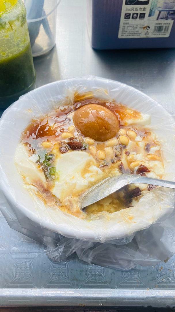 房子不在闹市区吃上碗神仙豆腐脑，都得看日子吃了一身汗，爽了早餐早餐