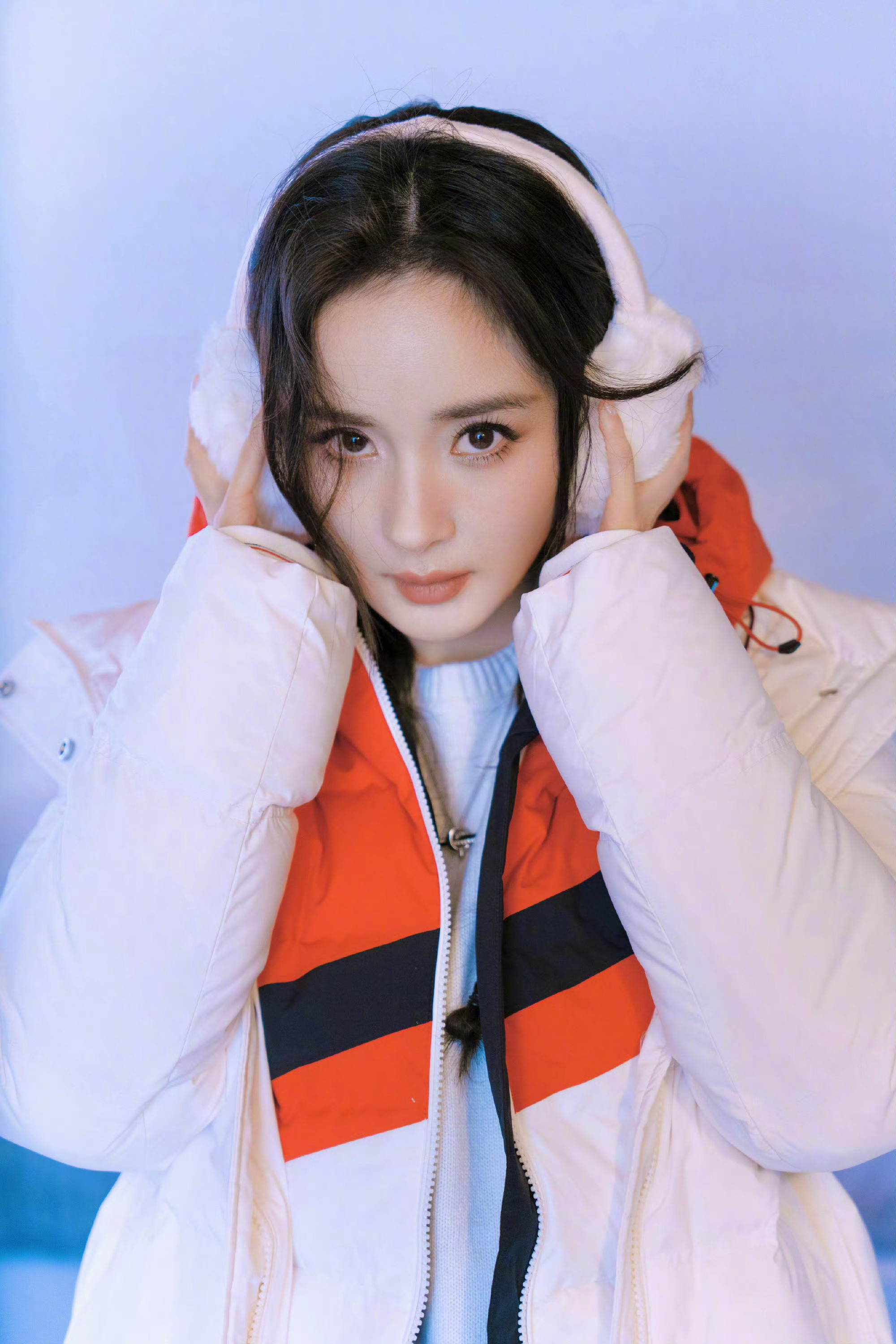#杨幂毛绒耳罩#杨幂工作室营业照🈶，好美的一朵杨幂，冬日里的一抹暖阳！ ​​​