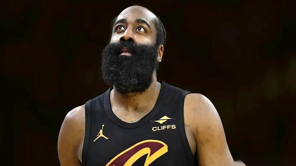 20分，0罚球。
我没开玩笑。
布伦森那一下，隔着屏幕我都感觉哈登的胳膊都快给干