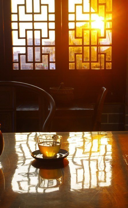 食一碗人间烟火，饮几杯人生起落。——《一个人流浪，不必去远方》