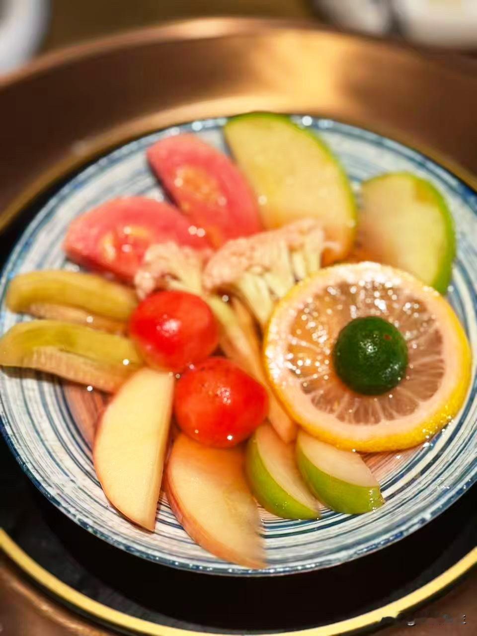 刚刚刷到朋友的朋友圈：

排队6个小时的餐厅，味道还是可以的、

友友们觉得怎么