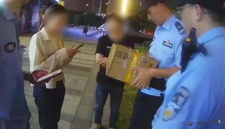 前阵子刷到个挺让人唏嘘的新闻，有个看着二十出头的姑娘跑到手机店，张嘴就要买五部最