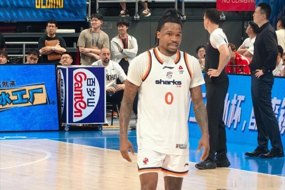 【上海81-66北京 总比分2-1夺赛点 古德温28分6板6助】CBA 季后赛半