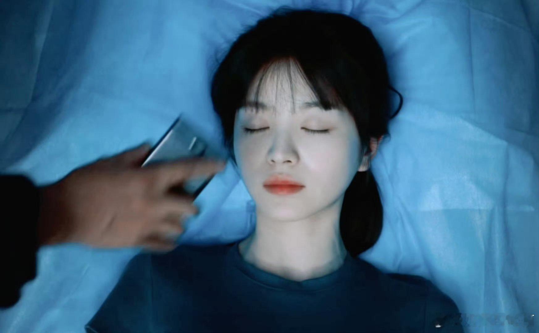 李茜装晕 疑似田曦薇本体出现低智商犯罪 可爱小猫