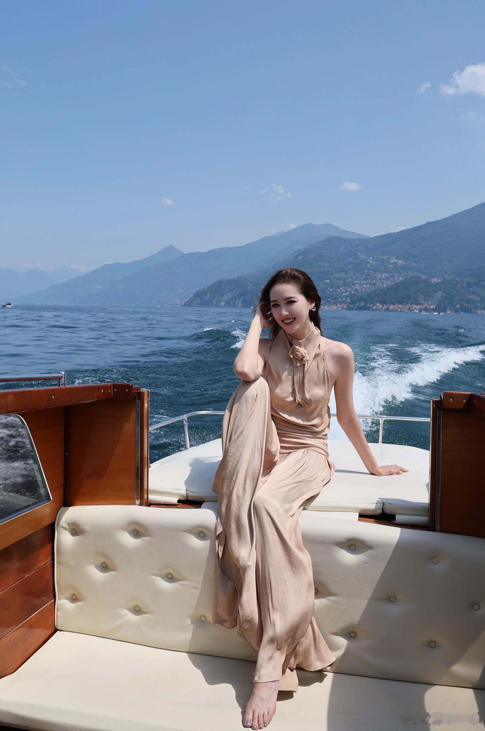 主持人李丹度假照🌊 ​​​
