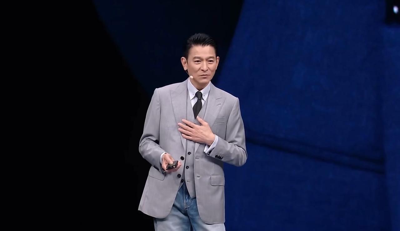 作为非凡大师品牌大使，刘德华已经和华为合作了三年。从2023年Mate 60 R