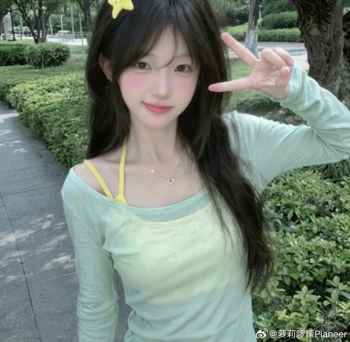 𝑾𝒆𝑪𝒉𝒂𝒕 | 大美女该用的头像 